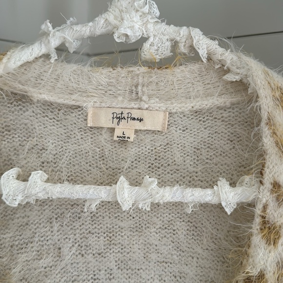 Beautiful Cardigan Goldfish Tan leopard print on cream angora. Size Large - Picture 3 of 7